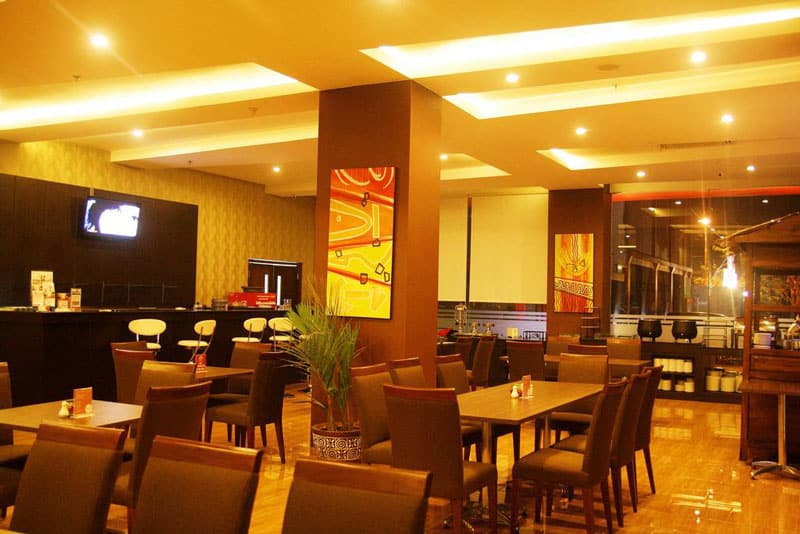 Santai Sambil Nge-Internet di GnP Cafe, Cilacap yang Bikin Laper